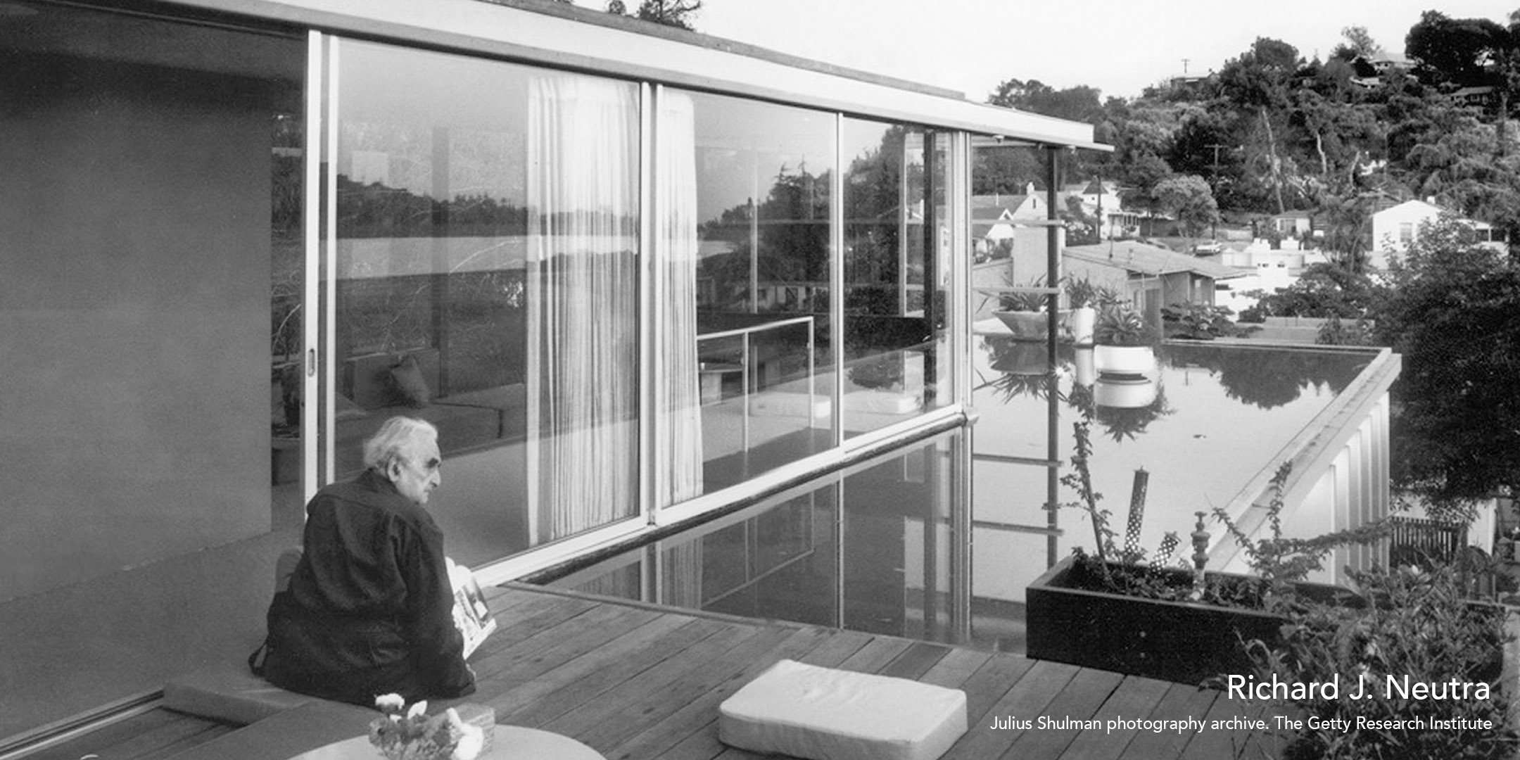 Richard Neutra on the roof of the VDL (Julius Shulman Photography  Archive, The Getty Research Institute) 