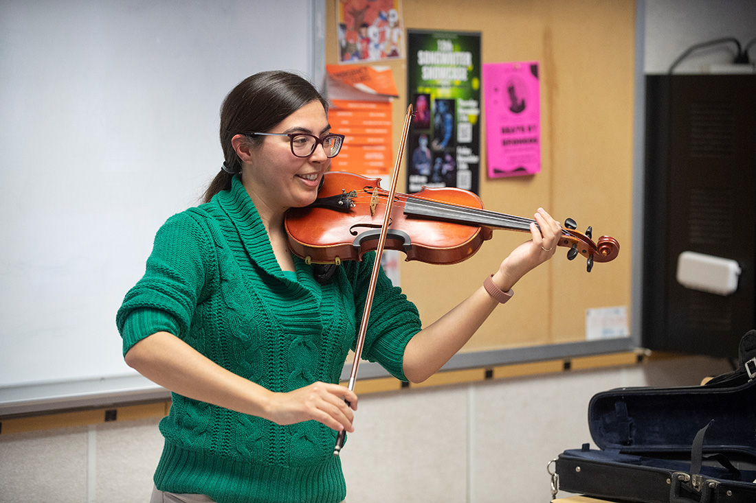 Jesse Vallejo plays a violin during class.
