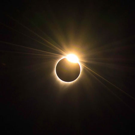 diamond ring eclipse photo C. Mendoza