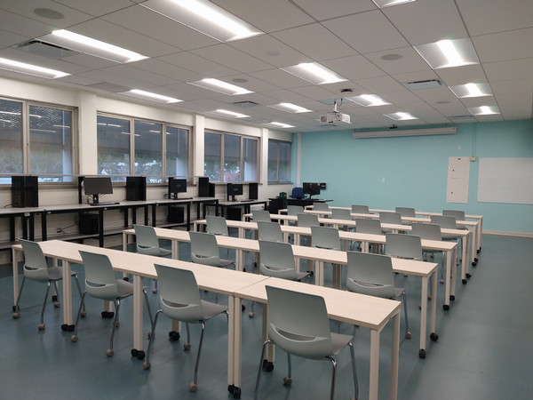 Technology-enhanced classroom in the College of Engineering, Building 9-503, designed for flexible and collaborative learning.