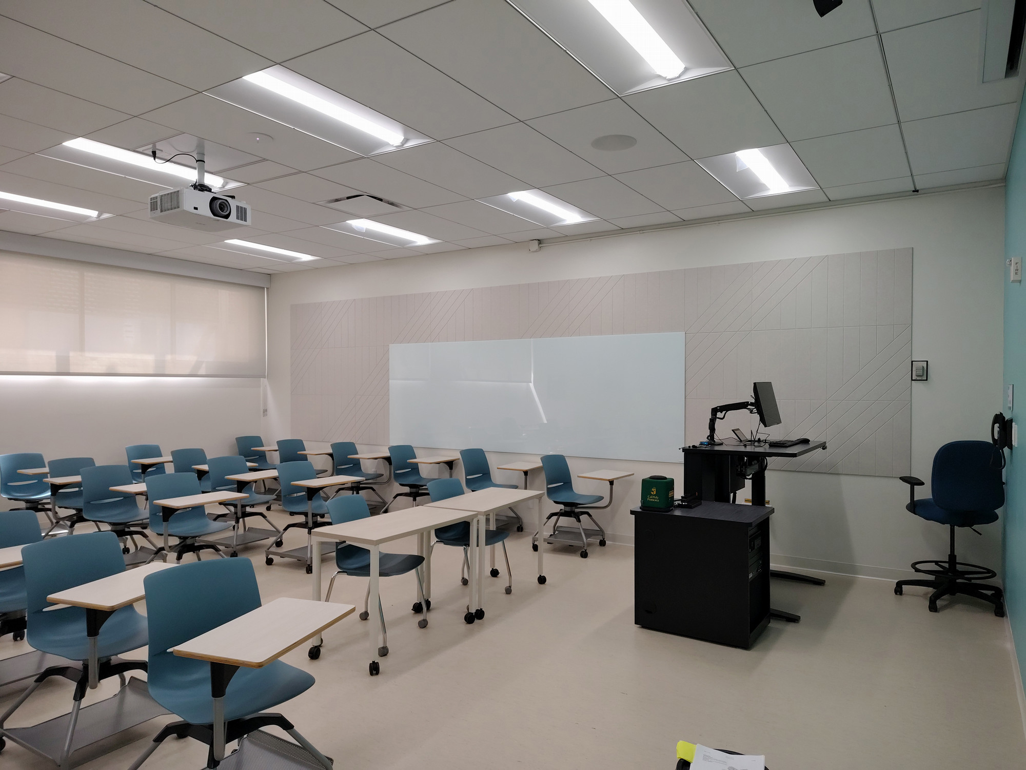 Modern classroom in the College of Science, Building 43-109