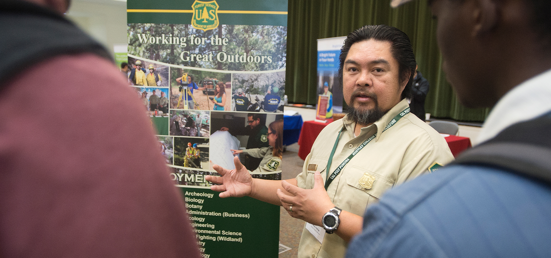 A U.S. Forest Service representative speaks to student at an Ag Career DAy