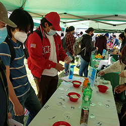 Students at a booth learn how much sugar is in beverages.