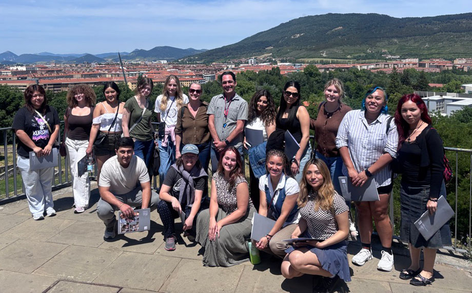 Students pose for a group photo outdoors in Pamplona.