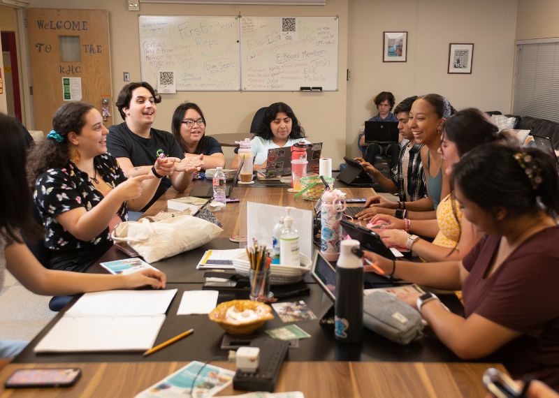 Kellogg Honors Community students talking at a meeting.