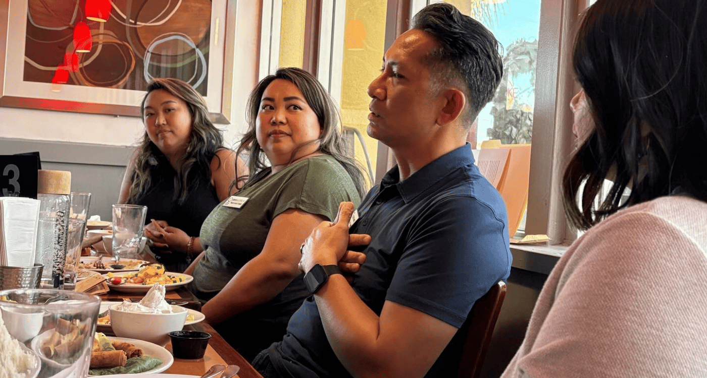 alumni at restaurant