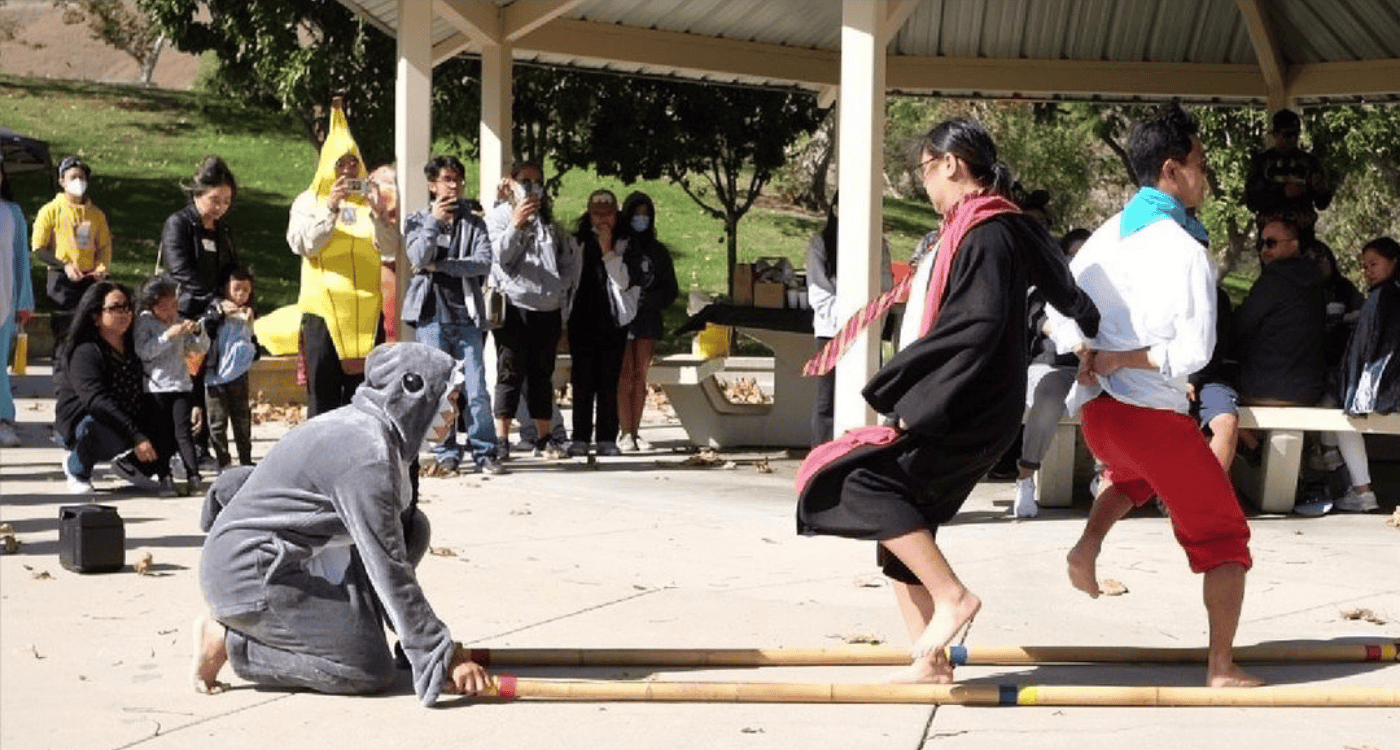 students and alumni dancing 