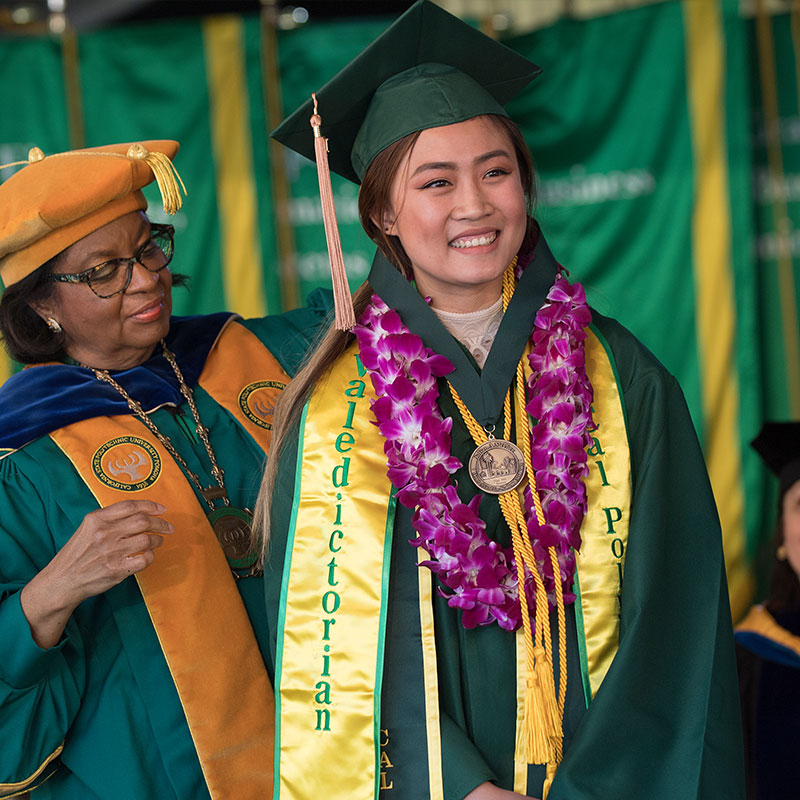 2018 McPhee Scholar receiving medallion during Commencement