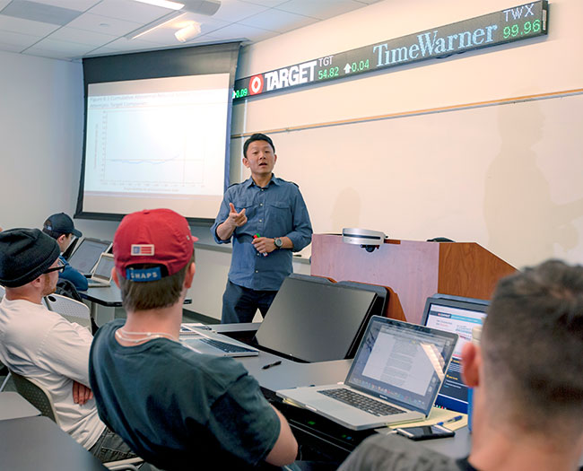Professor lecturing in Bloomberg Terminal lab