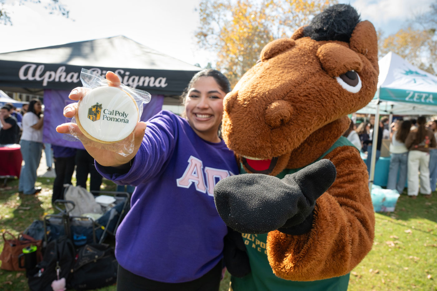 Billy bronco with a smiling student holding a I love CPP button