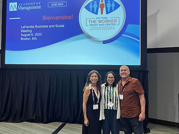 Dr. Carlos Gonzalez with presenters at Bienvenidos