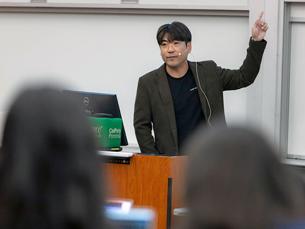 Students listen to Hybe international's Dustin Kim talk about K-Pop