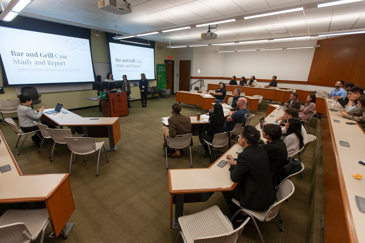 Students presenting during Restaurant 365 Case Competition