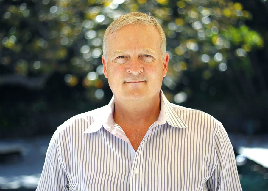 Headshot of Mark Bowles