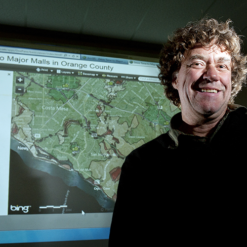 Carsten Lange in front of map