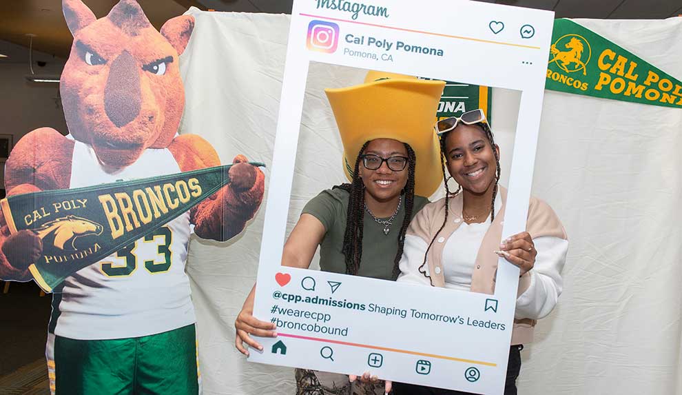 2 students in a IG card and Billy the Bronco