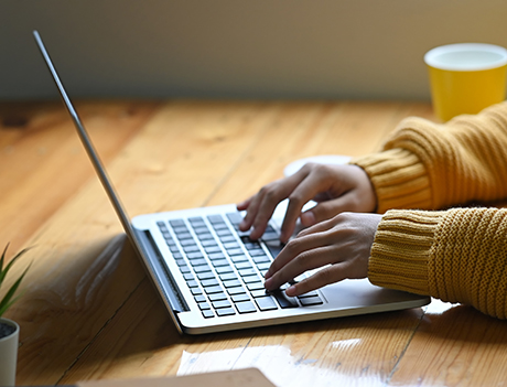 hands on laptop
