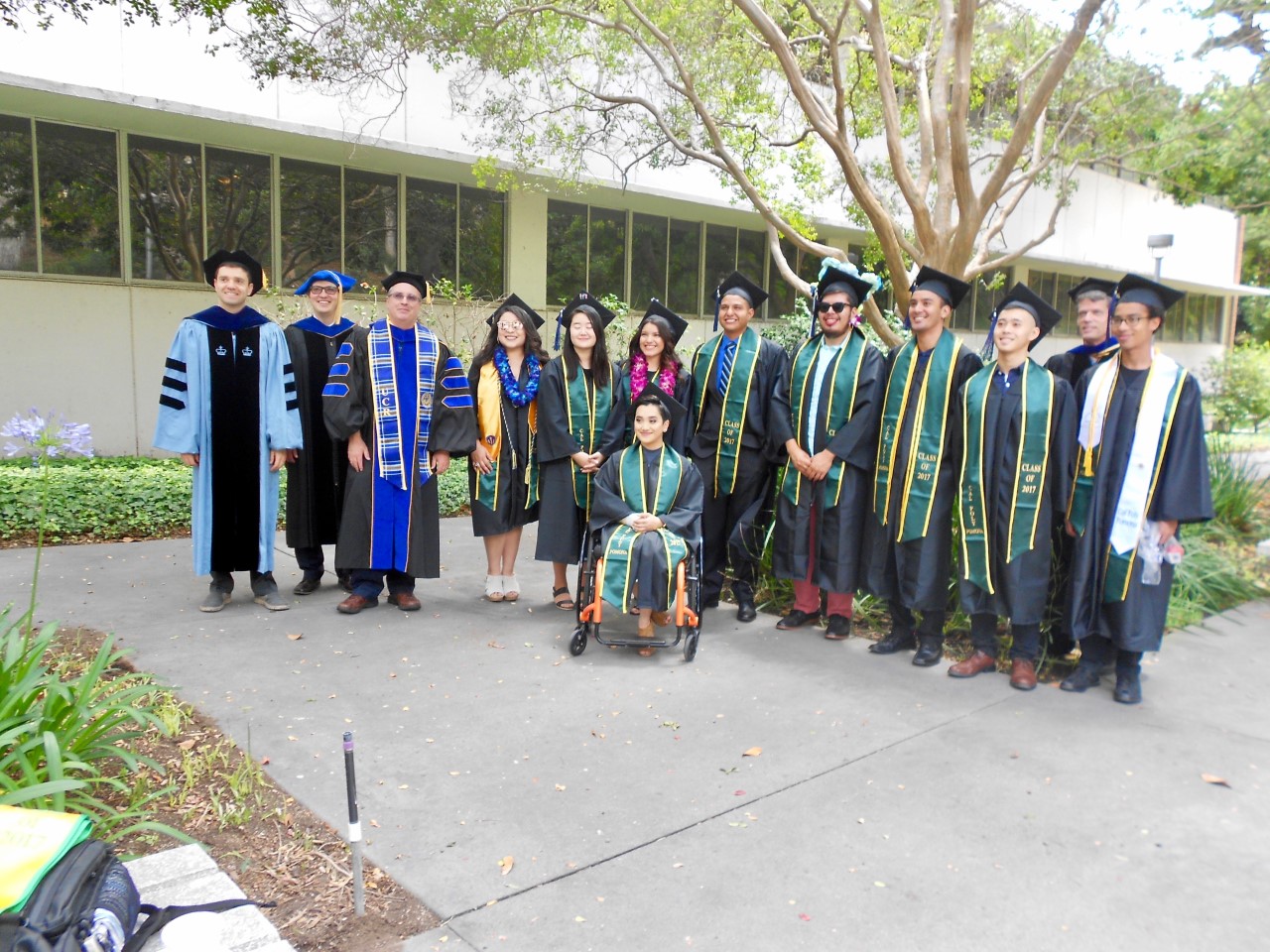 Photo of philosophy faculty and graduating seniors from 2017