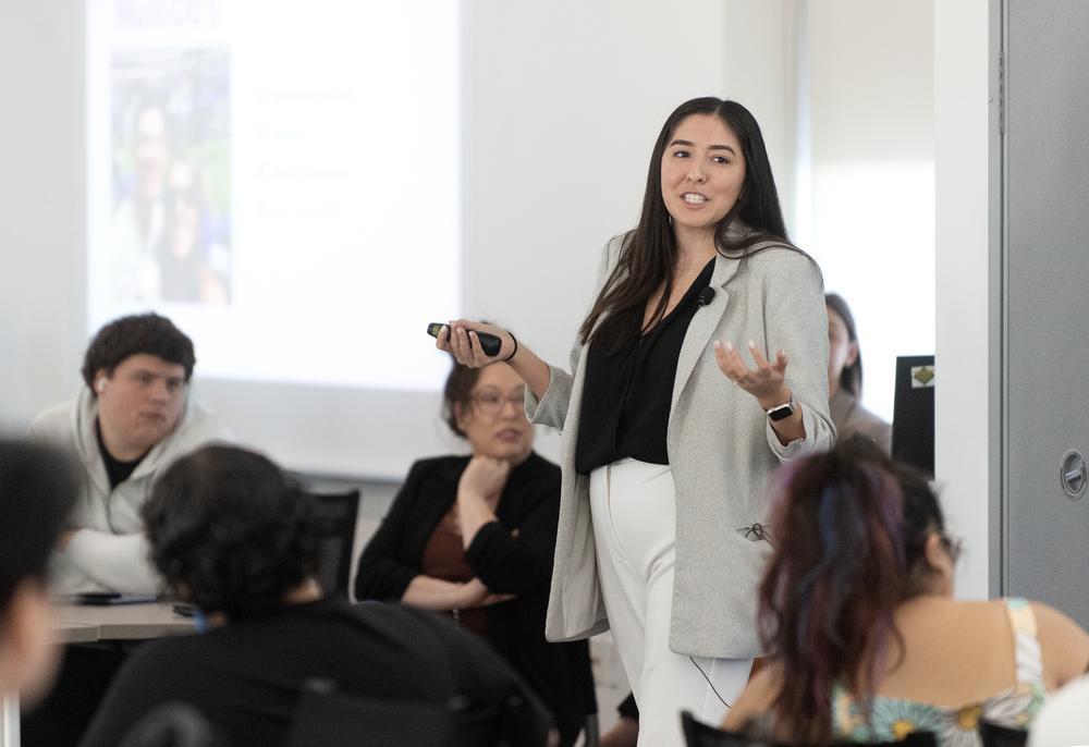 Marissa Smeets giving her presentation in a classroom.