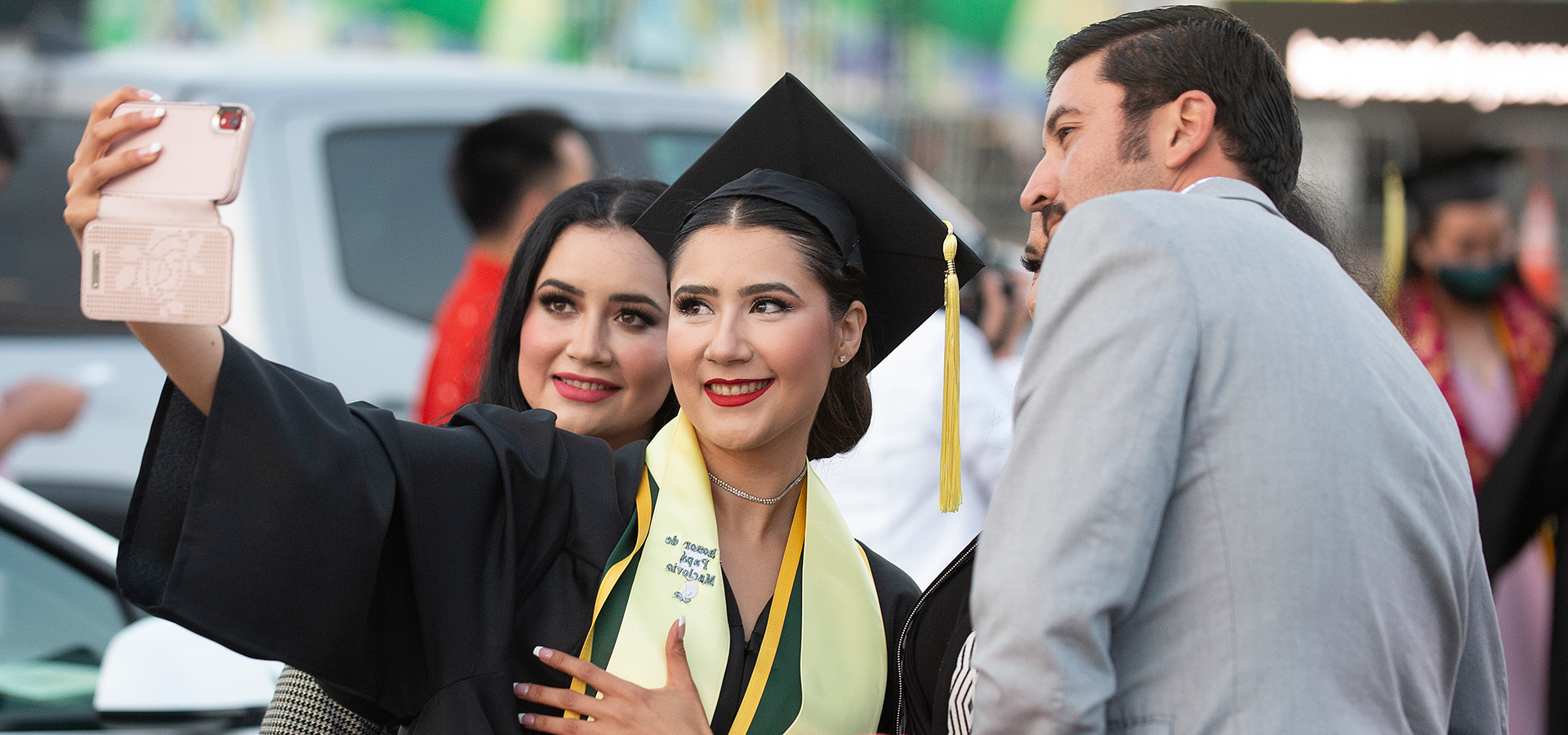 Collins grad takes a selfie with her parents