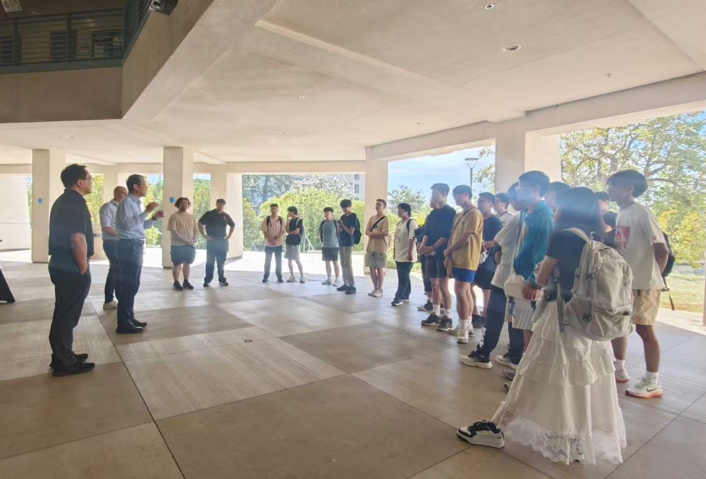 students visiting college of engineering