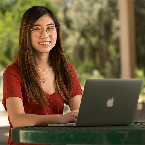 Psychology Alumna Karli Cheng working on summer research