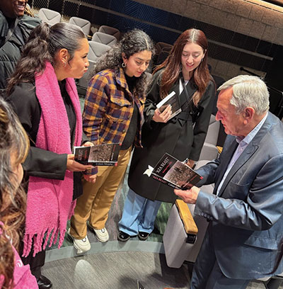 Colum de Sales Murphy, president and founder of the Geneva Graduate School of Diplomacy and International Relations, meets with students and signs copies of his book after his lecture.