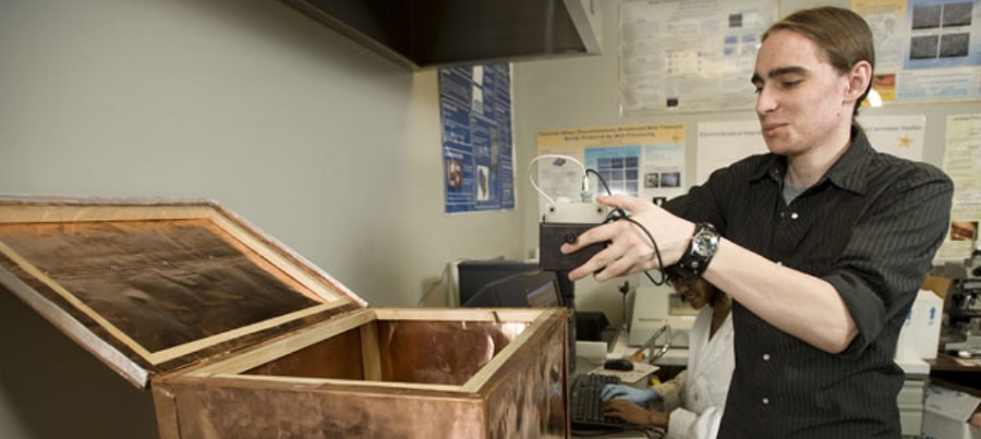 CME student holding a device