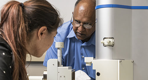 A male faculty teaching a student