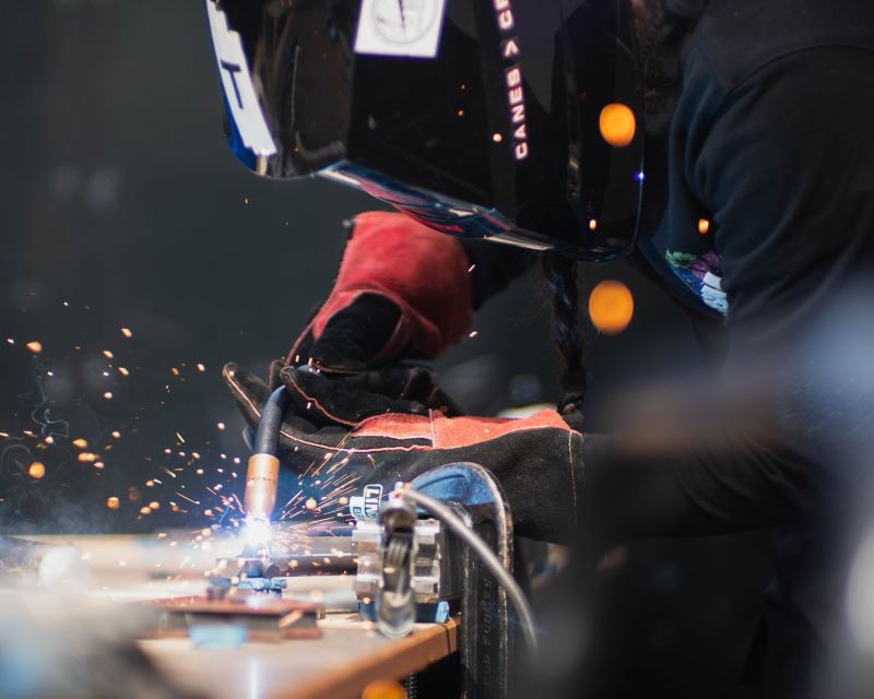 A Cal Poly Pomona engineering student working on a weld.