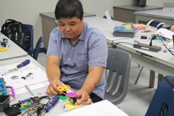 Teacher working on Creative Robotics at the Femineer Teacher Training Summer 2019