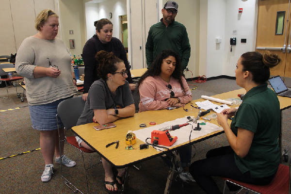 six femineer teachers working on project for wearable teachnology at theteacher training workshop during fall 2019 from October 15th to 17th