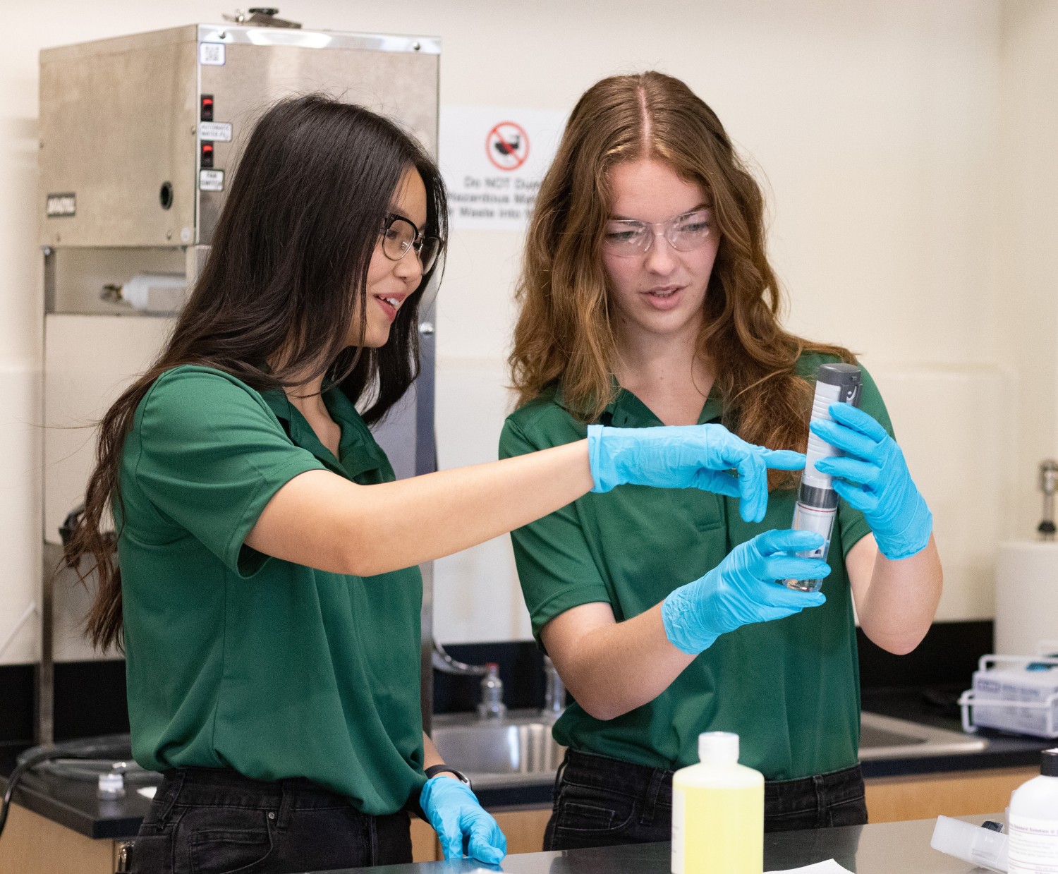 Engineering professor teaching an engineering student at Cal Poly Pomona.