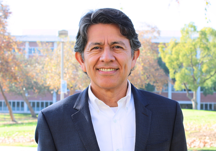 Dr. Cesar Larriva