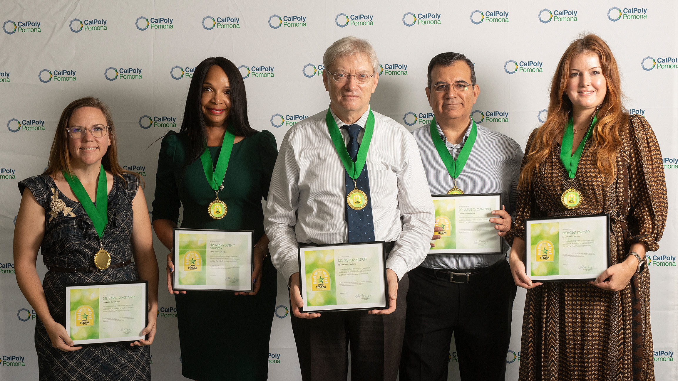 award winners group photo