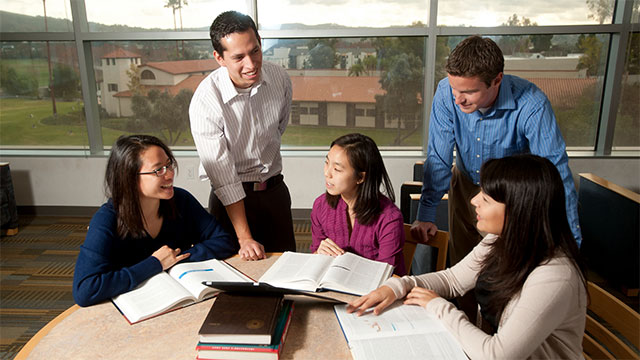 college of business students have a roundtable discussiom