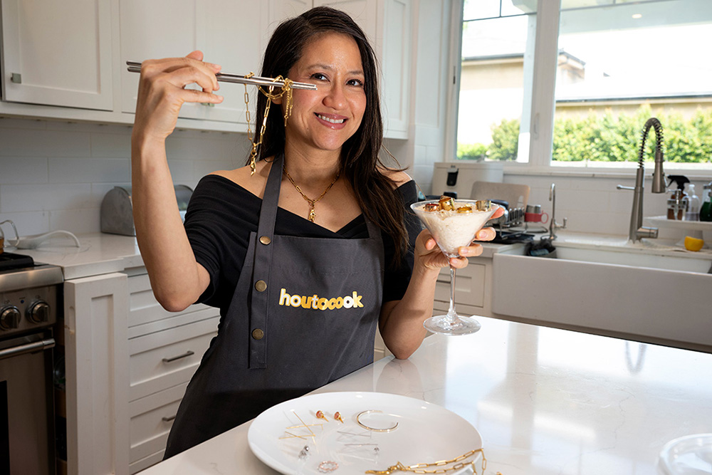 Sonia Hou 