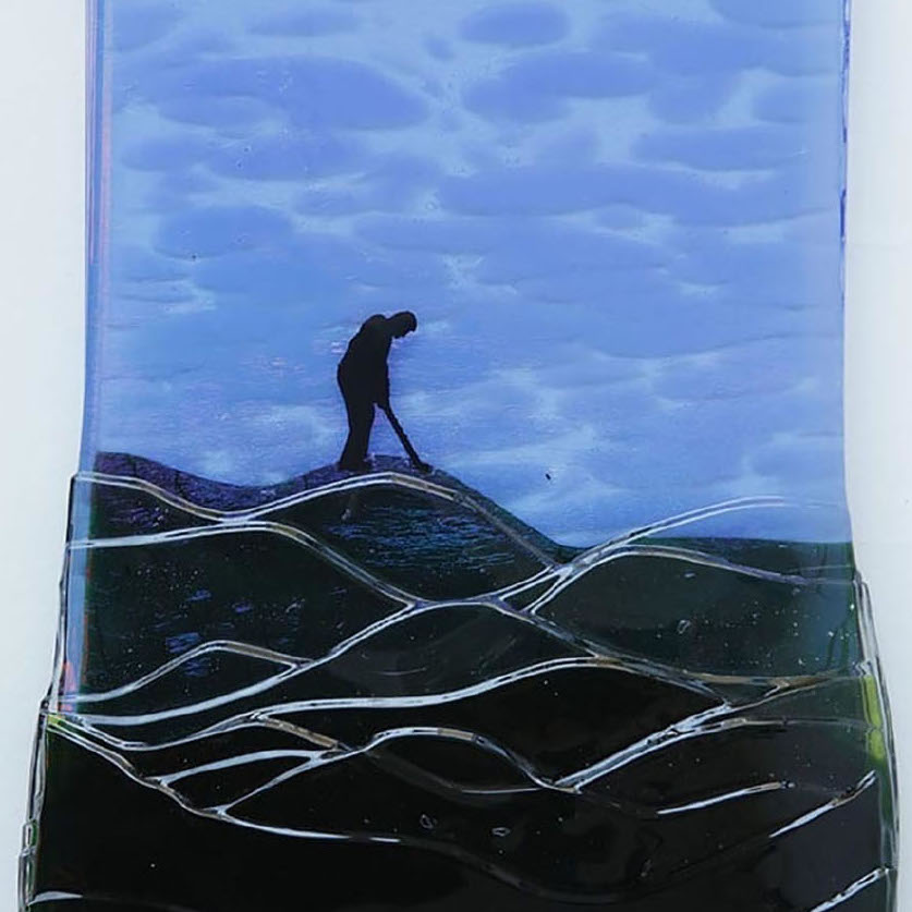 Hasna Sal, The Golfer, 2018. Ink on glass 12 x 10 x 1” Courtesy of the artist. A ink drawing on glass that shows a person playing golf 