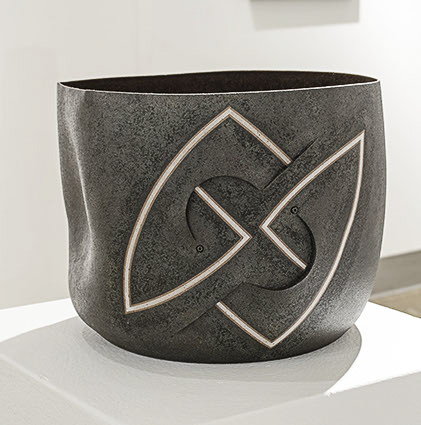 Jose Sierra, "Entre Tejidos Series" an abstract black short vase.