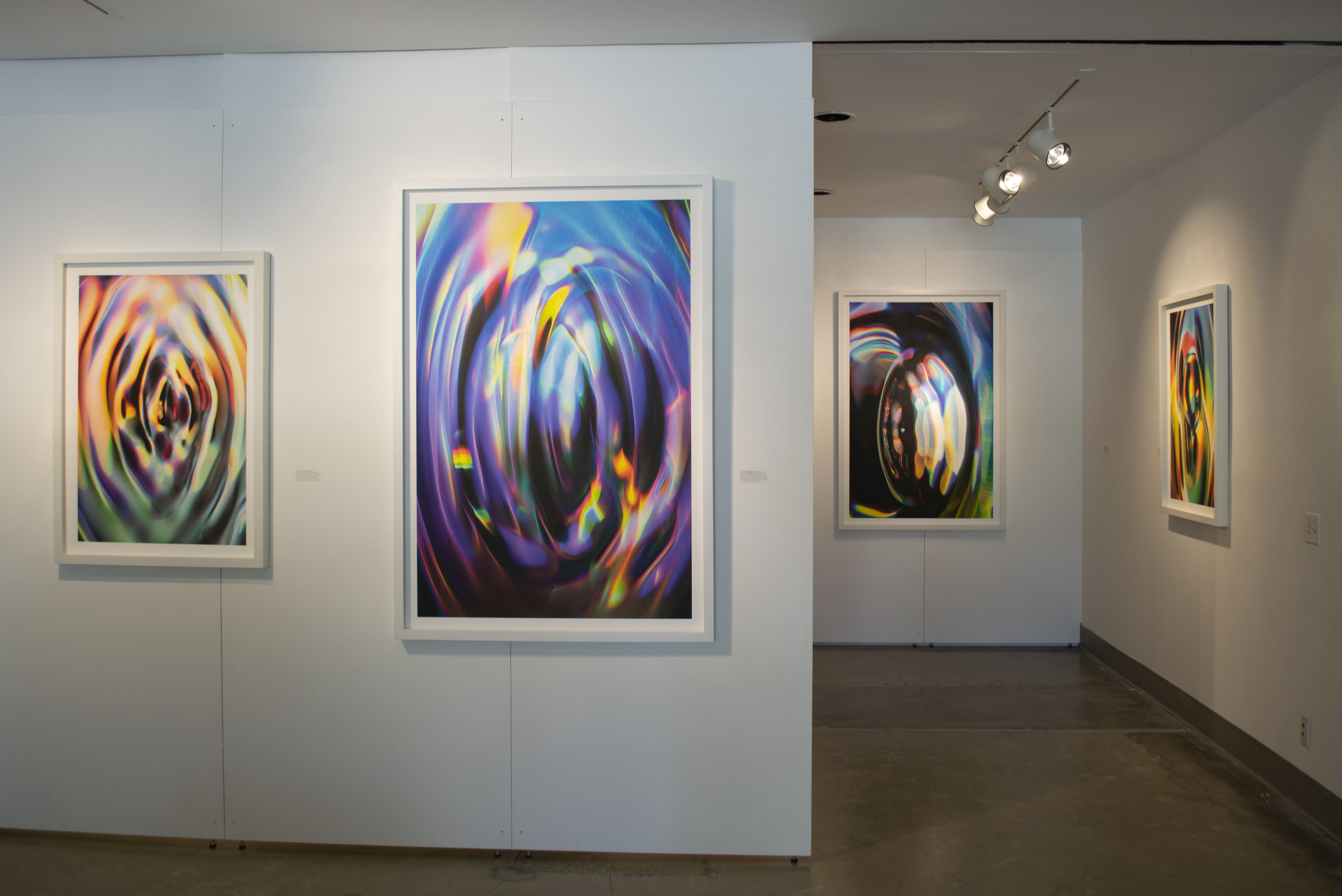 Passageway in the gallery, Exhibition: Sasha vom Dorp: 15.15 Hz, Aug. 23 - Oct. 18, 2018, Curator: Michele Cairella Fillmore, W. Keith & Janet Kellogg Art Gallery, Cal Poly Pomona. [New Mexico-based artist Sasha vom Dorp interplay of light, sound and water in microscopic moments (Photo Credit: William W. Gunn)]
