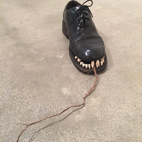Hilary Norcliffe, "Root Eater," 2019, broken shoe, plastic dental models, wire, root, 5 x 20 x 7". Courtesy of the artist