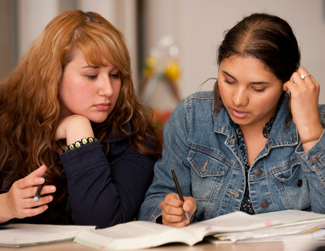 Veronica Beltran and Ruby Vicencio work at the Writing Center