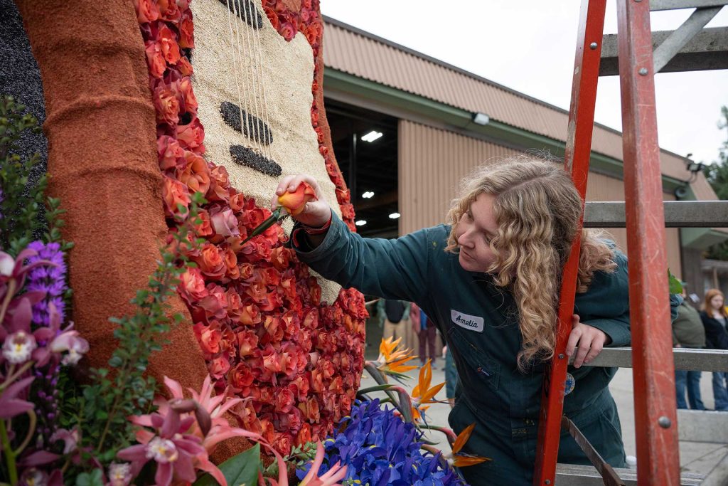 Amelia Atwell, a CPP student, puts in one of the last roses on the Cal Poly Universities Rose Float