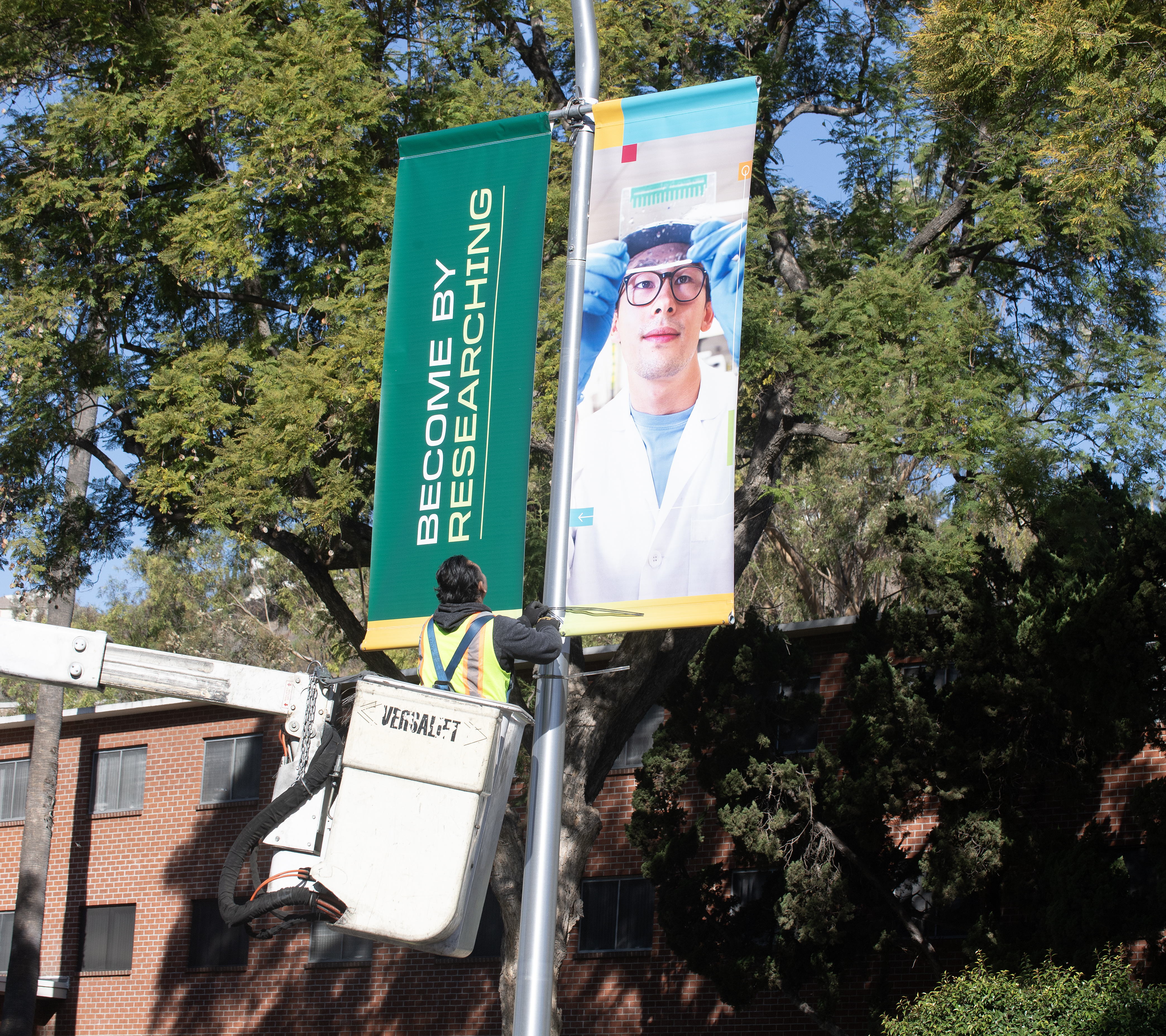 Pole Banner installation