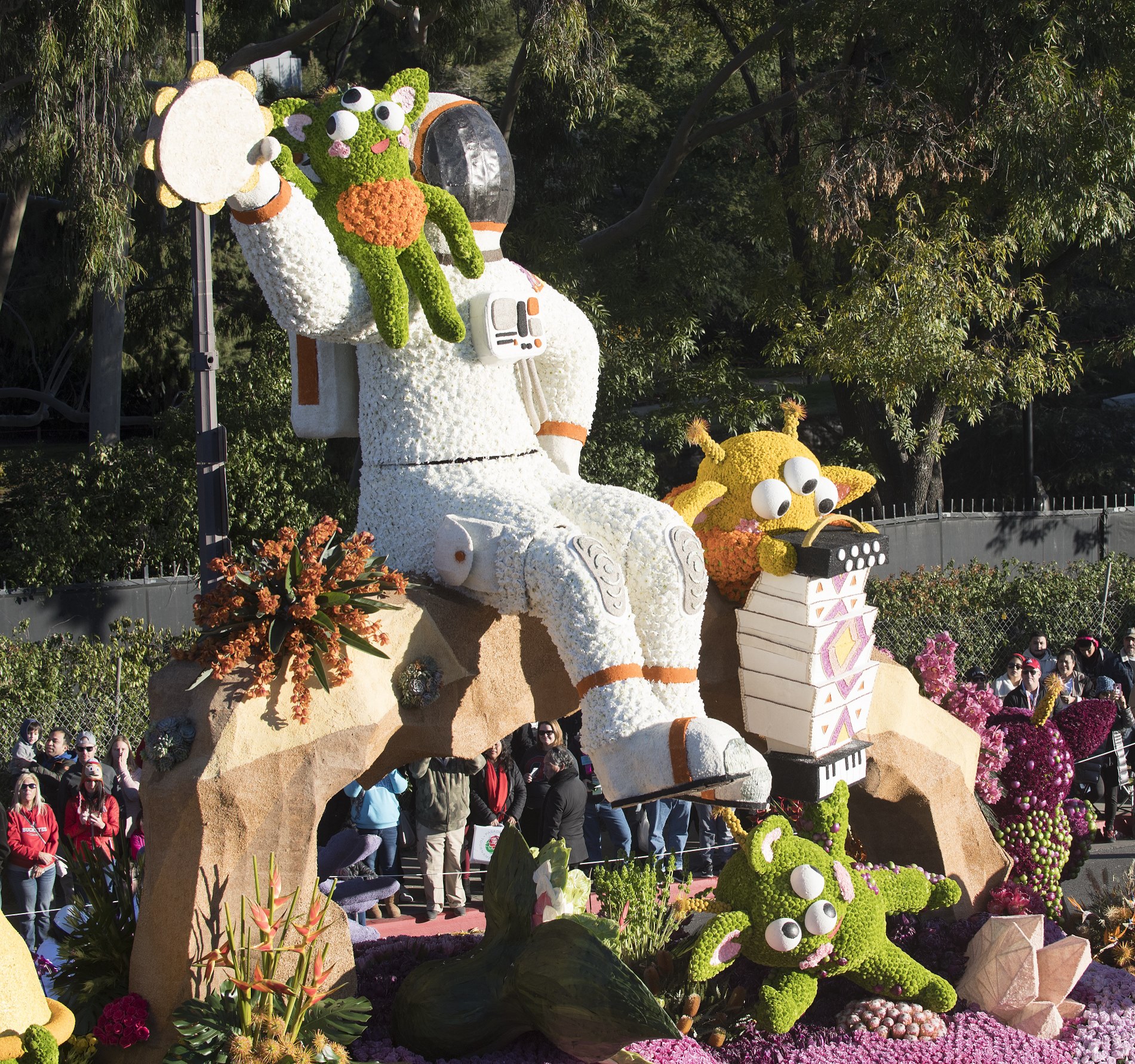 Rose float on parade