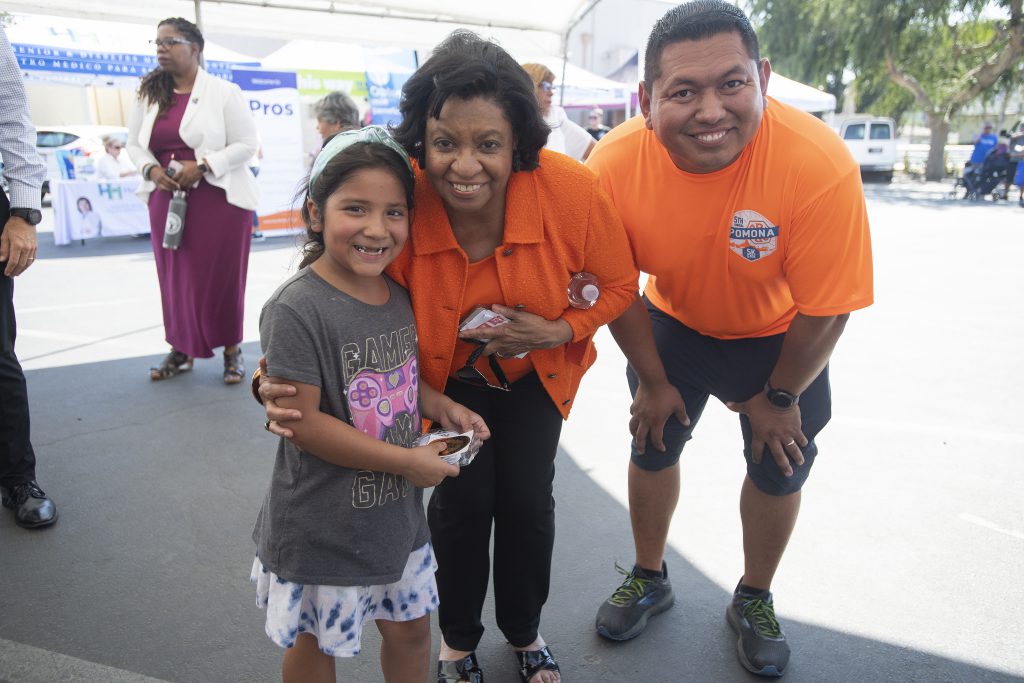 Bike Giveaway Hidalgo6 Bike Giveaway Hidalgo6-Cal Poly Pomona President Soraya Coley with Destiny Hidalgo, age 7, and City of Pomona Councilmember Victor Preciado at the Pomona CommUnity Pull Up at Sacred Heart Church September 6, 2022.