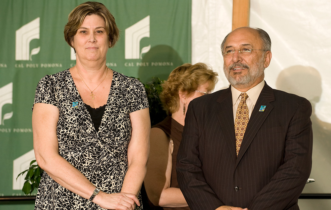 Robin Tomasso with President Ortiz at the 2008 Service Awards.