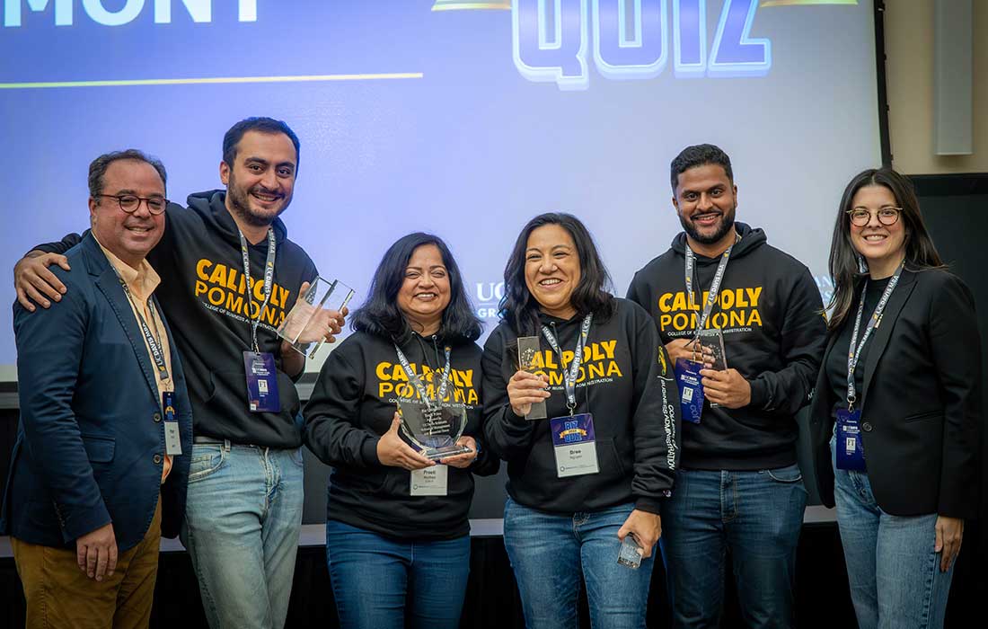 Preeti Wadhwa and students holding a tropy.