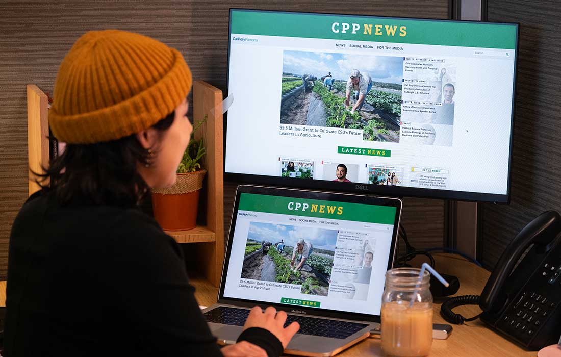 A student browses the updated CPP News website.