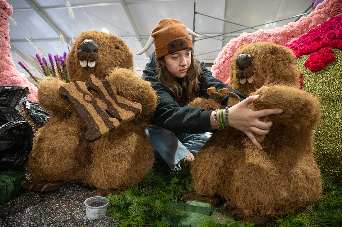 Justin Beaver and Sabrina Carpenter, two beavers decorated on the float.